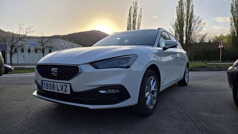 Usado Seat Leon ST Style 116 CV (85 kW) 2022 Blanco Familiar