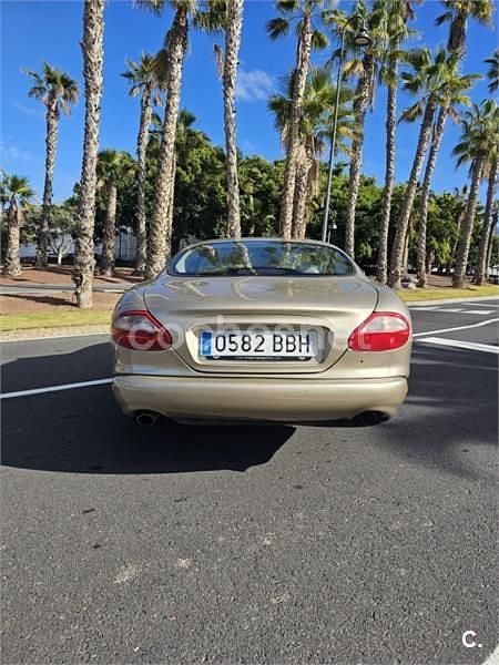 Usado Jaguar XK8 290 CV (213 kW) 2000 Beige Coupe