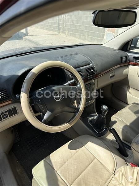 Occasion Toyota Avensis Sol 147 PK (108 kW) 2005 Rood Sedan