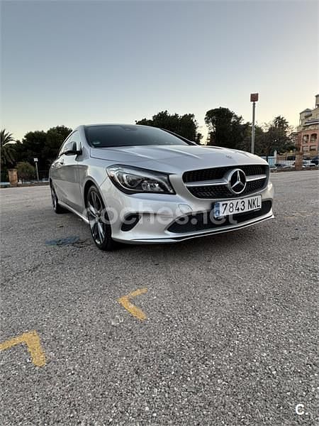 Usado Mercedes CLA200 Shooting Brake 136 CV (100 kW) 2018 Gris / plata Familiar