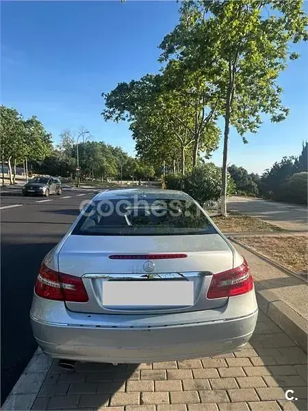 Usado Mercedes E250 Elegance 204 CV (150 kW) 2011 Gris / plata Coupe
