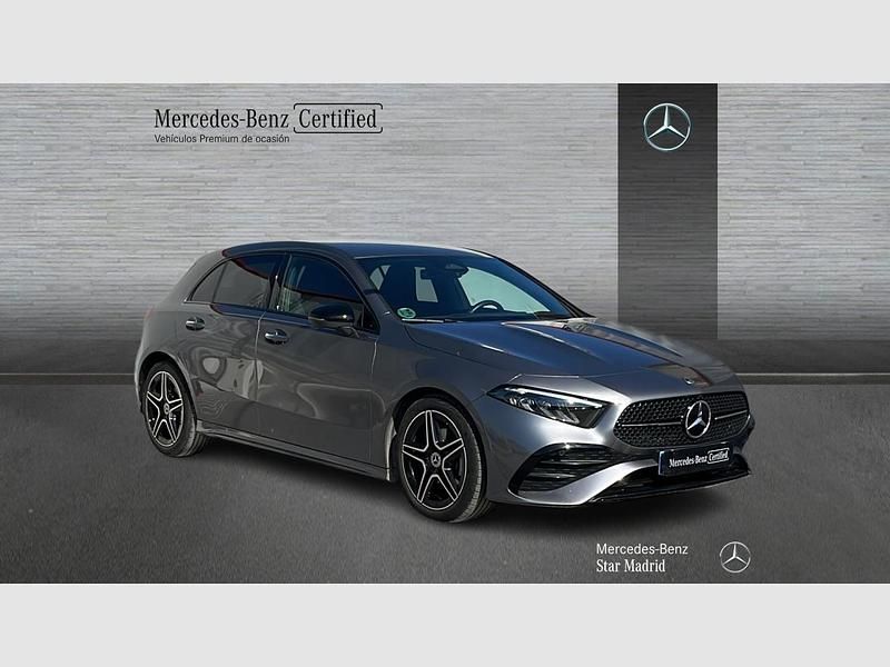Usado Mercedes A180 116 CV (85 kW) 2025 Gris montana, pintura metalizada Utilitario
