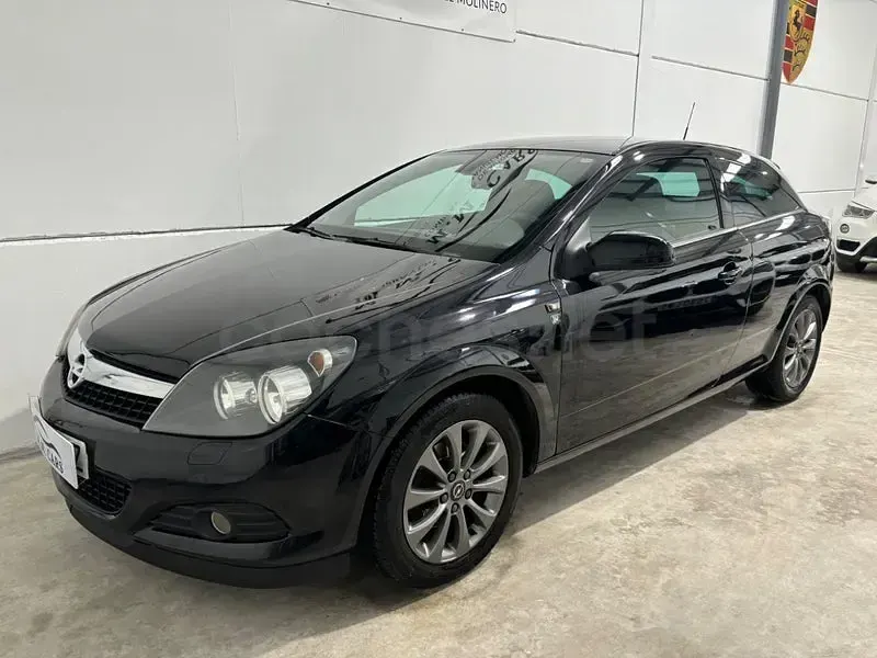 Usado Opel Astra GTC Sport 110 CV (80 kW) 2010 Negro Berlina