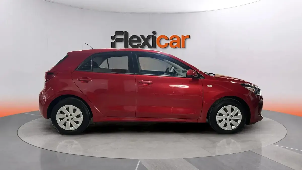 Usado Kia Rio 84 CV (61 kW) 2018 Rojo Berlina