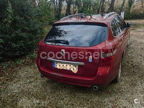 Käytetty Renault Laguna III GT 150 HP (110 kW) 2010 Punainen Sedan