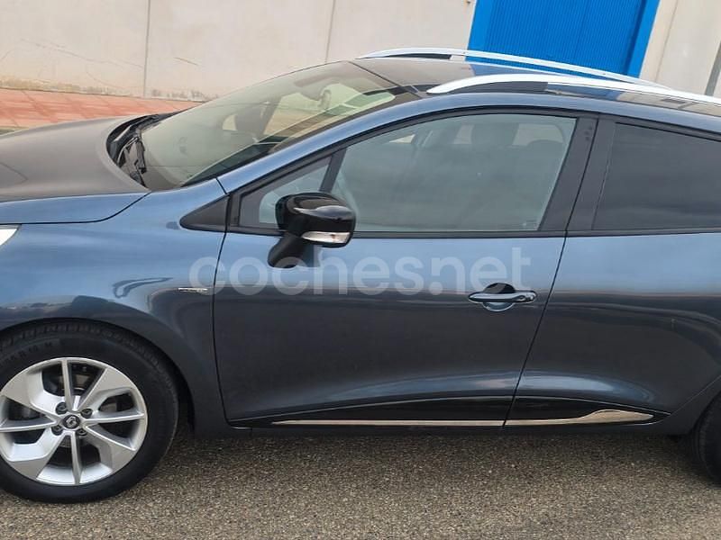 Usado Renault Clio GrandTour Zen 90 CV (66 kW) 2017 Azul Familiar