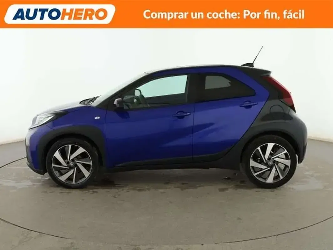 Usado Toyota Aygo X-play 69 CV (50 kW) 2022 Azul Utilitario