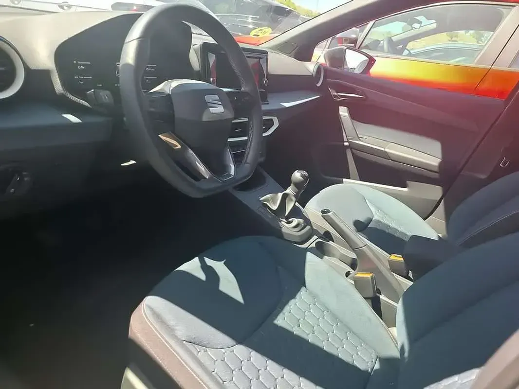 Usado Seat Ibiza Style 116 CV (85 kW) 2026 Gris Utilitario