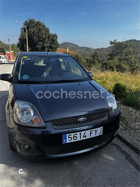 Usado Ford Fiesta Futura 80 CV (58 kW) 2007 Negro Utilitario