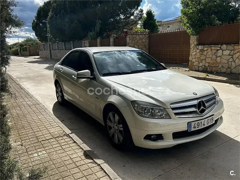 Usado Mercedes C200 Avantgarde 136 CV (100 kW) 2010 Blanco Berlina