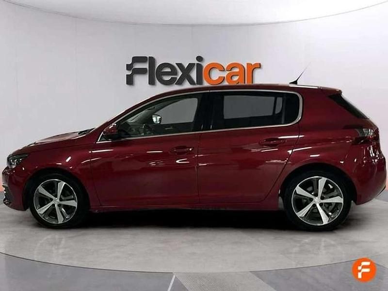 Usado Peugeot 308 Allure 131 CV (96 kW) 2019 Rojo Utilitario