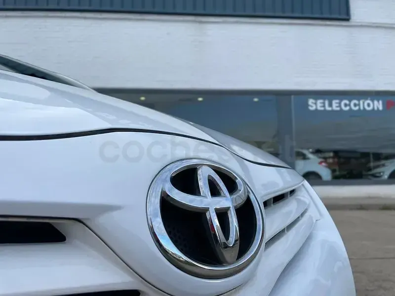 Usado Toyota Auris Active 90 CV (66 kW) 2011 Blanco Utilitario