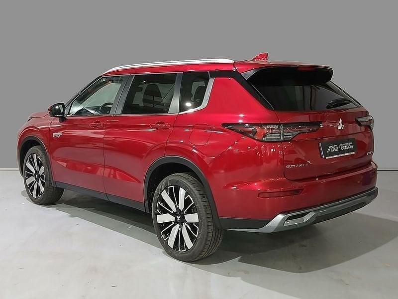 Usado Mitsubishi Outlander P-HEV 306 CV (225 kW) 2025 Blanco