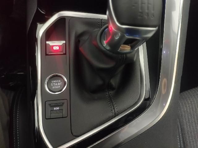 Usado Peugeot 3008 Allure 130 CV (95 kW) 2023 Blanco nacarado SUV