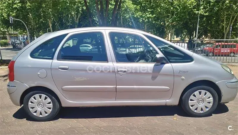 Usado Citroën Xsara Picasso 110 CV (80 kW) 2006 Gris / plata Monovolumen