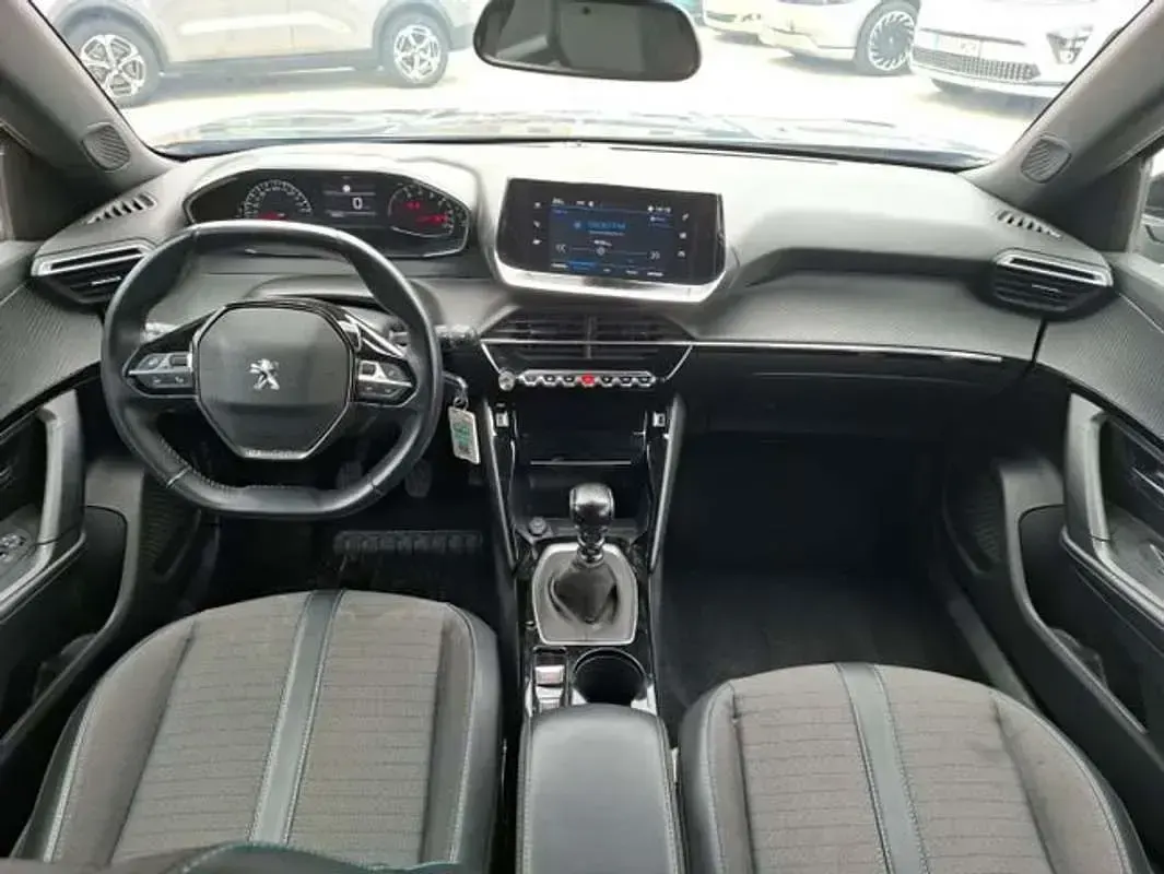 Usado Peugeot 2008 Allure 101 CV (74 kW) 2023 Gris SUV