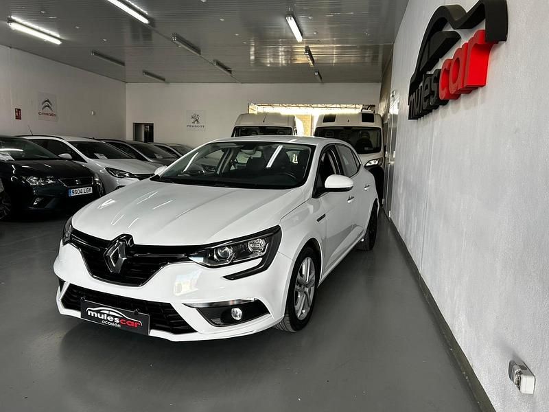 Usado Renault Mégane IV Business 115 CV (84 kW) 2019 Blanco Berlina