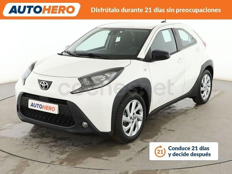 Usado Toyota Aygo X Play 72 CV (52 kW) 2022 Blanco SUV
