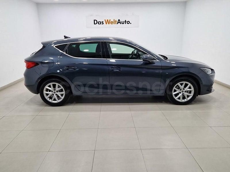 Używany Seat Leon Style 116 KM (85 kW) 2025 Szary Sedan/Limuzyna