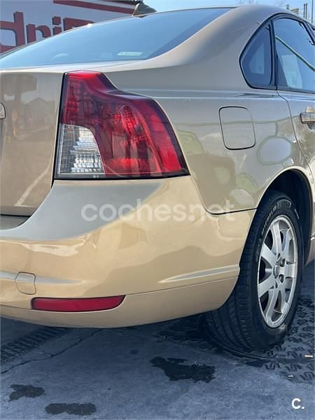 Usado Volvo S40 Momentum 136 CV (100 kW) 2007 Beige Berlina