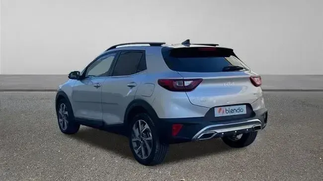 Usado Kia Stonic GT-Line 100 HP (73 kW) 2024 Cinzento SUV
