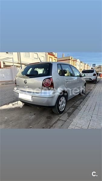 Gris / plata Usado 2005 VW Polo Advance Berlina | 3990 € (Precio justo) - Imagen 1/4