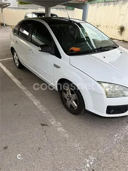 Usado Ford Focus Trend 100 CV (73 kW) 2006 Blanco Berlina