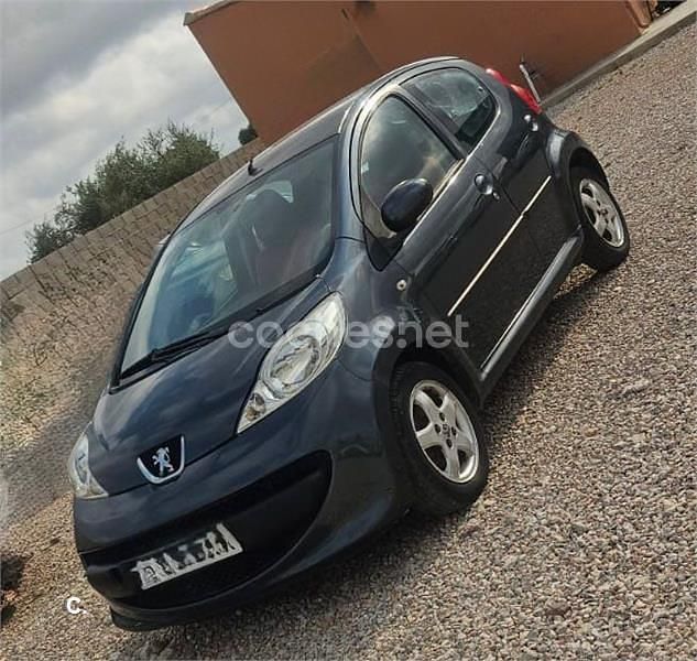 Usado Peugeot 107 Urban Move 54 CV (39 kW) 2008 Gris / plata Utilitario