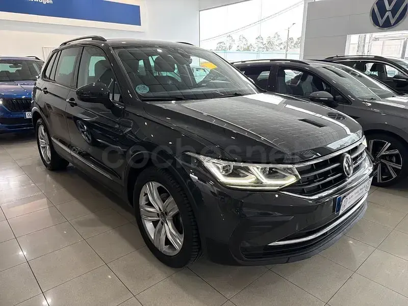 Begagnad VW Tiguan Life 150 HK (110 kW) 2023 Grå SUV