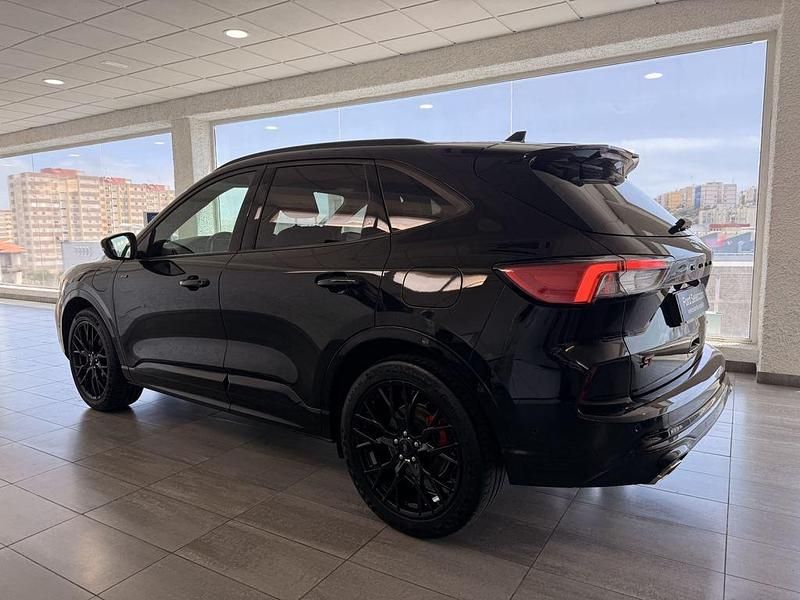 Usado Ford Kuga ST-Line X 225 CV (165 kW) 2024 Negro agate (metalizado) SUV