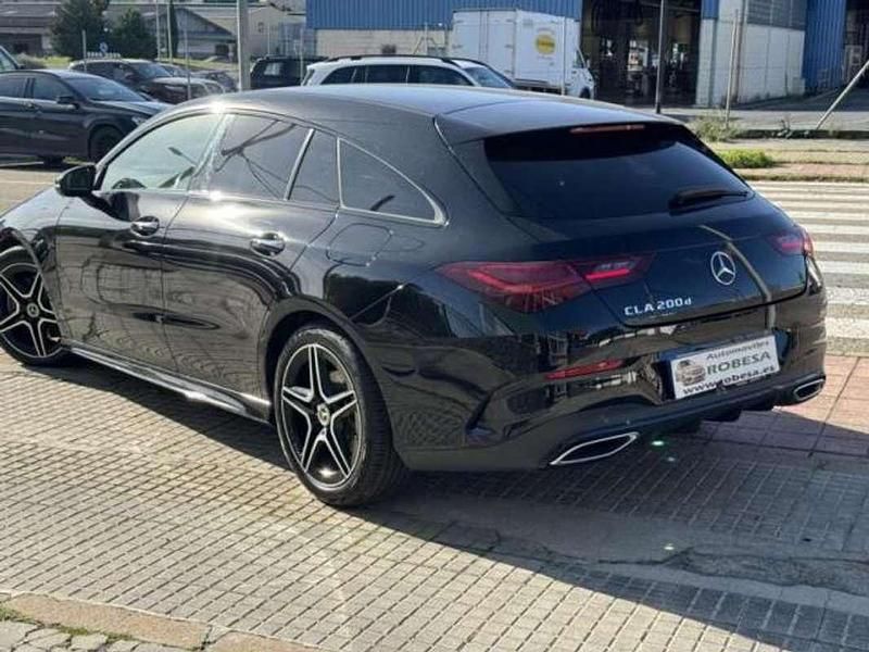 Usado Mercedes CLA200 Shooting Brake 136 CV (100 kW) 2024 Negro Familiar