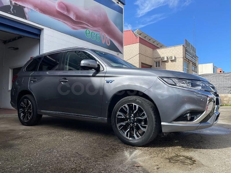 Usado Mitsubishi Outlander P-HEV 203 CV (149 kW) 2017 Gris / plata SUV