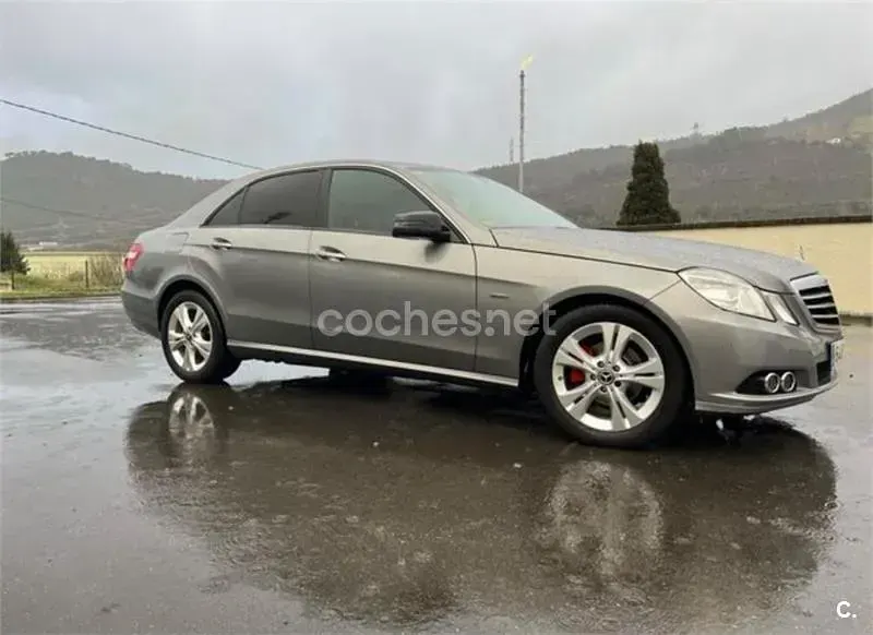 Usado Mercedes E220 Elegance 170 CV (125 kW) 2009 Gris / plata Berlina