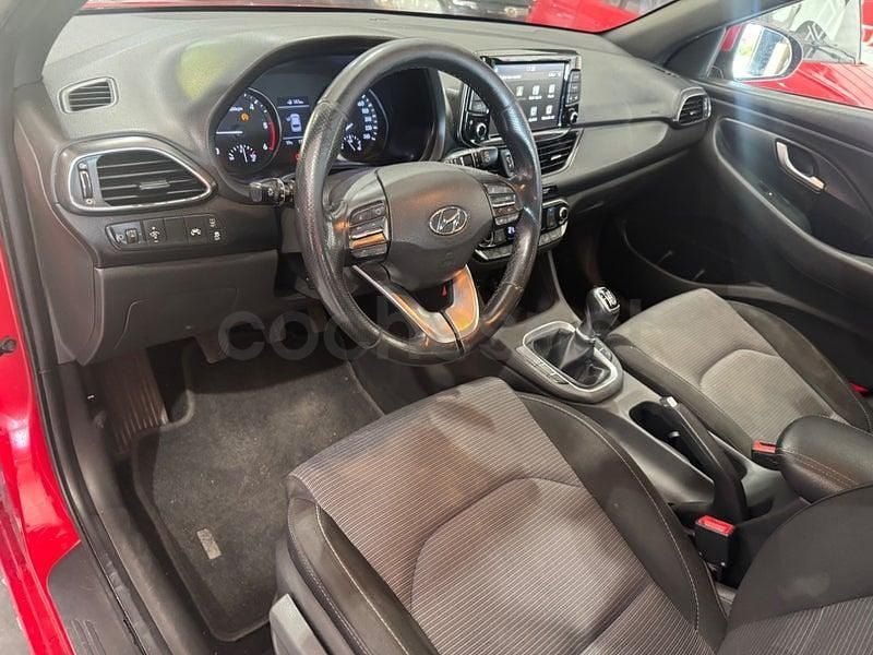 Usado Hyundai i30 GO! 95 CV (69 kW) 2019 Rojo Berlina