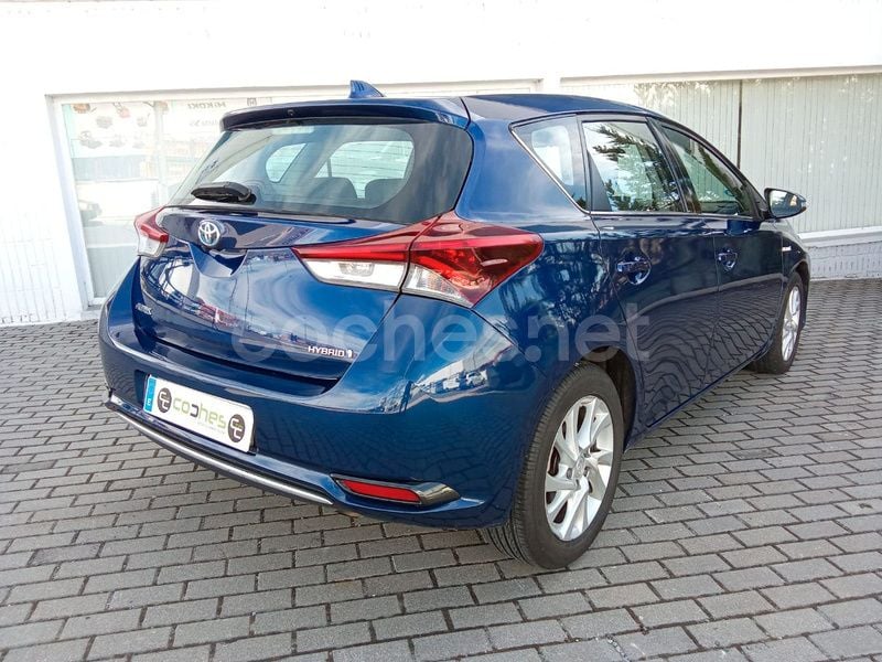 Usado Toyota Auris Hybrid Advance 136 CV (100 kW) 2017 Azul Berlina
