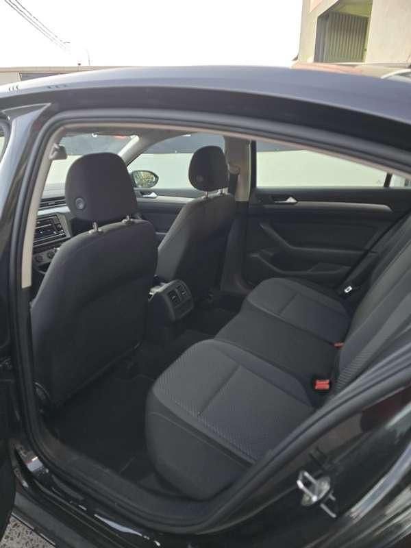 Usado VW Passat 122 CV (89 kW) 2022 Negro Familiar