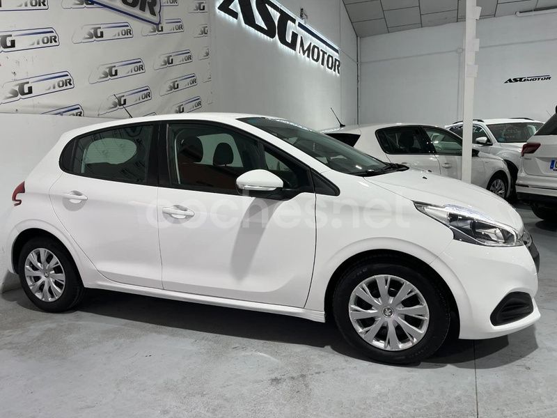 Blanco Usado 2020 Peugeot 208 Active Utilitario | 9900 € (Buen precio) - Imagen 1/4