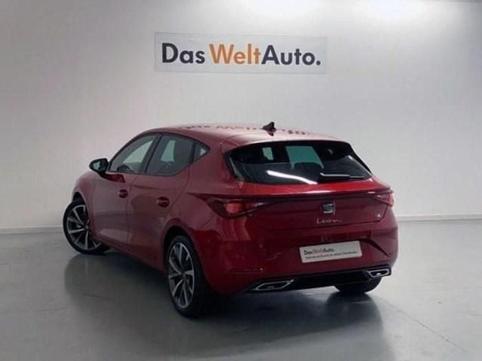 Rojo Nuevo 2025 Seat Leon FR Berlina | 23.990 € (Buen precio) - Imagen 1/4