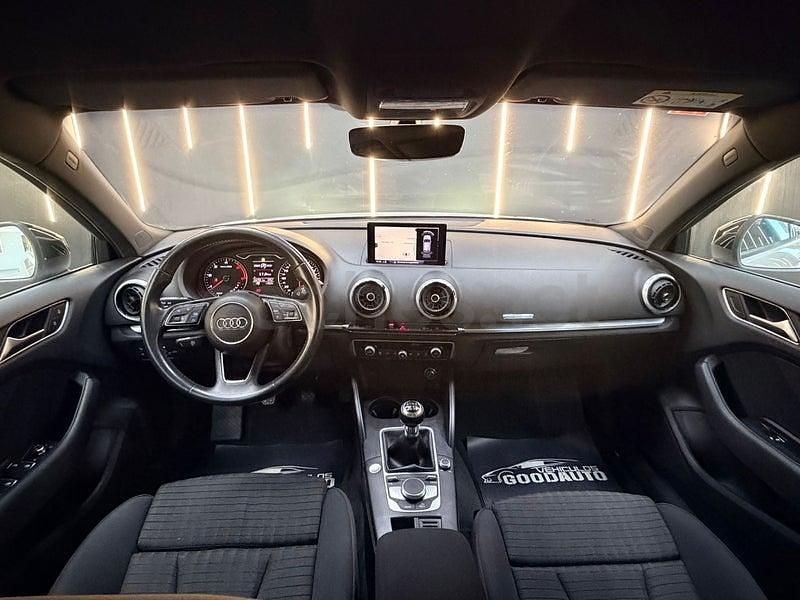 Usado Audi A3 S-Line 116 CV (85 kW) 2019 Blanco Berlina