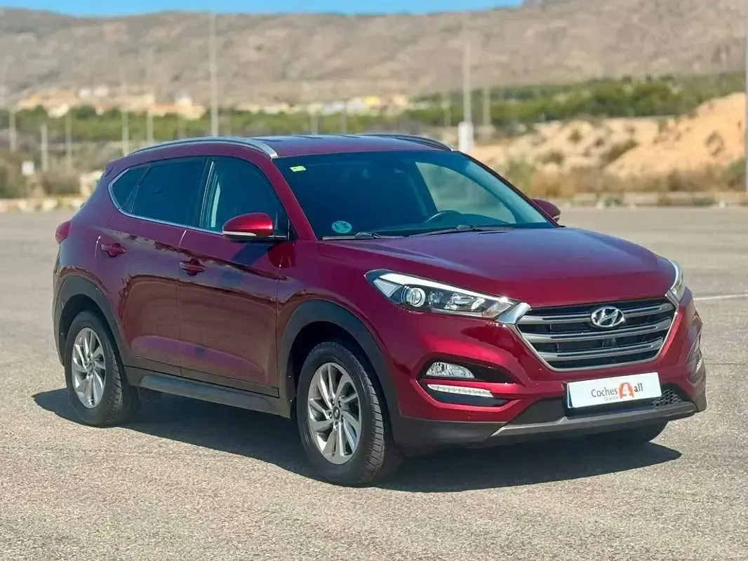 Usado Hyundai Tucson 131 CV (96 kW) 2015 Burdeos SUV