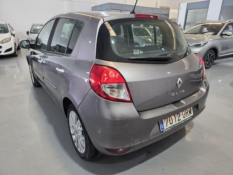 Usado Renault Clio II Exception 101 CV (74 kW) 2009 Gris / plata Berlina