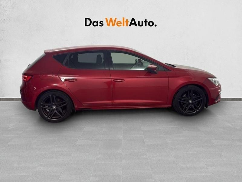 Usado Seat Leon Black Edition 150 CV (110 kW) 2020 Rojo Utilitario