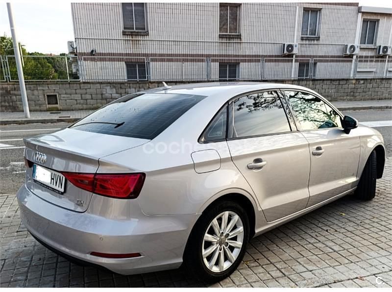 Usado Audi A3 Attraction 150 CV (110 kW) 2014 Gris / plata Berlina