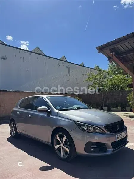 Usado Peugeot 308 Allure 130 CV (95 kW) 2020 Gris / plata Berlina