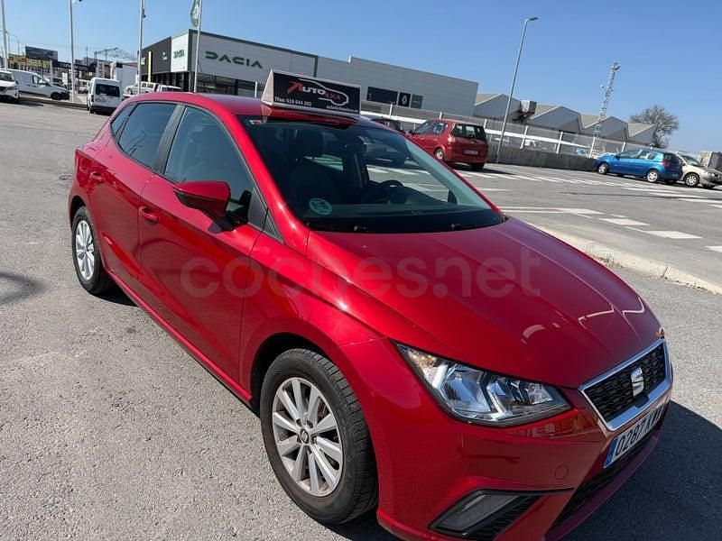 Usado Seat Ibiza Style 95 CV (69 kW) 2018 Rojo Utilitario