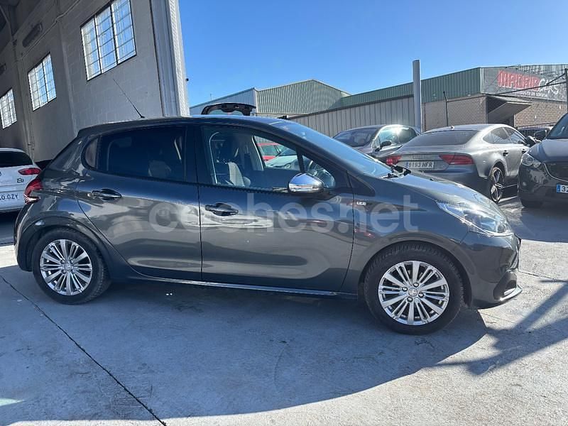 Usado Peugeot 208 Access 82 CV (60 kW) 2015 Gris / plata Utilitario
