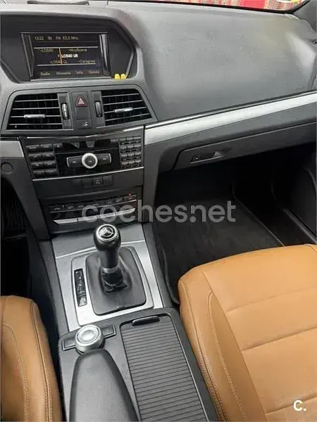 Usado Mercedes E220 Elegance 170 CV (125 kW) 2011 Negro Coupe