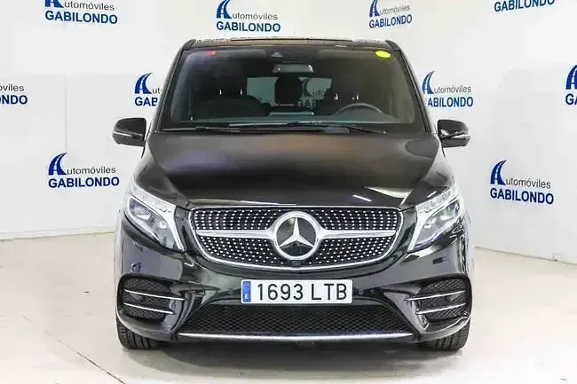 Begagnad Mercedes V300 Avantgarde 239 HK (175 kW) 2021 Svart Minibuss