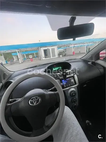 Usado Toyota Yaris 90 CV (66 kW) 2006 Gris / plata Berlina
