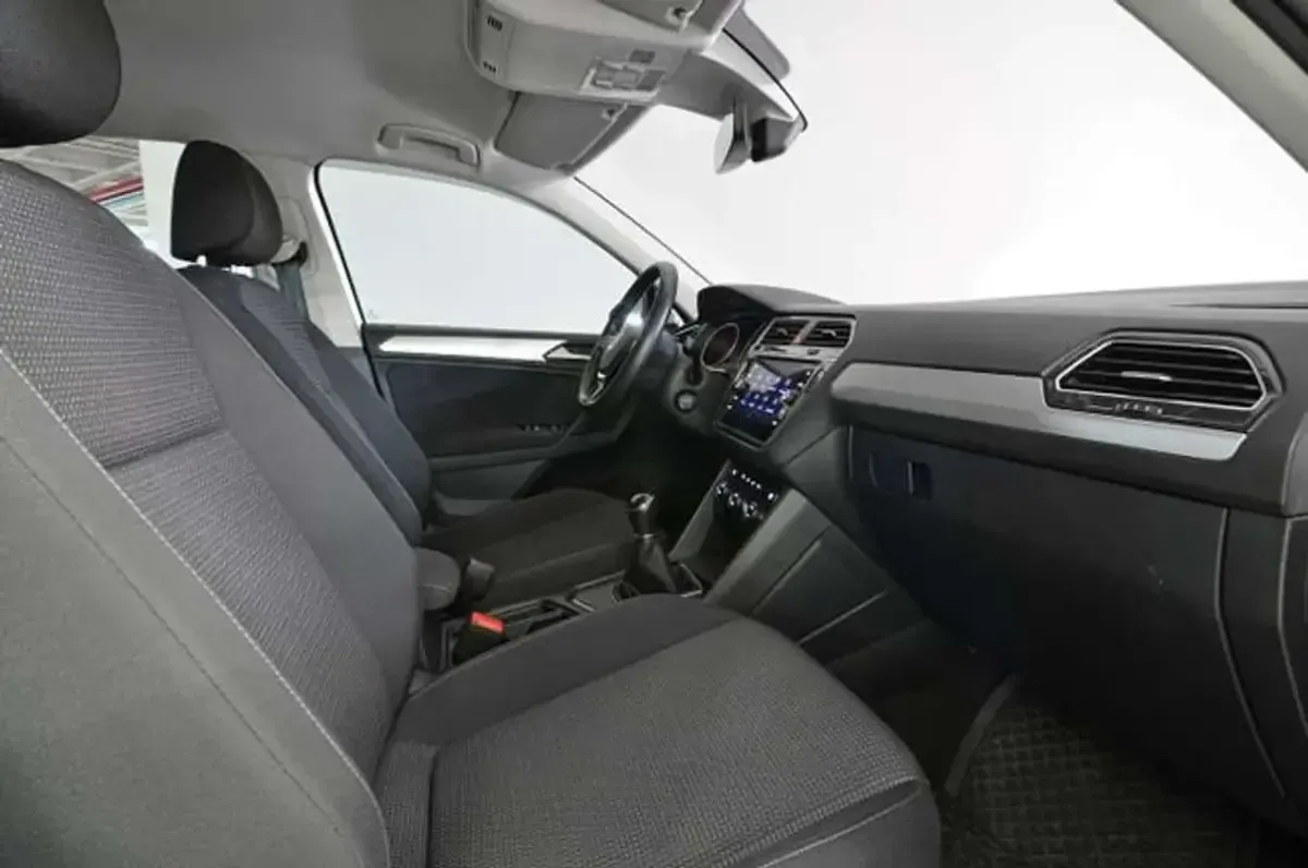 Usado VW Tiguan Edition 131 CV (96 kW) 2023 Blanco SUV